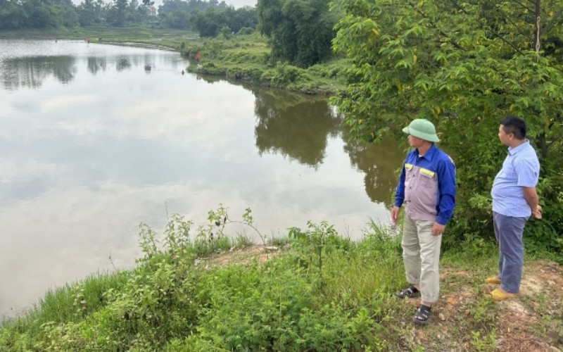 Đất cây lúa của 32 hộ dân bị ngập úng.