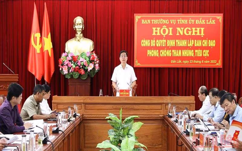 Đồng chí Nguyễn Đình Trung, Bí thư Tỉnh ủy, Trưởng Ban Chỉ đạo phòng, chống tham nhũng, tiêu cực tỉnh Đắk Lắk phát hiểu tại hội nghị công bố quyết định thanh lập Ban Chỉ đạo. Ảnh: Lê Thành.