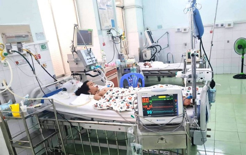 Sau hơn 1 tháng hôn mê, cháu N. đã không qua khỏi và mất vào khoảng 3 giờ sáng 23/6.