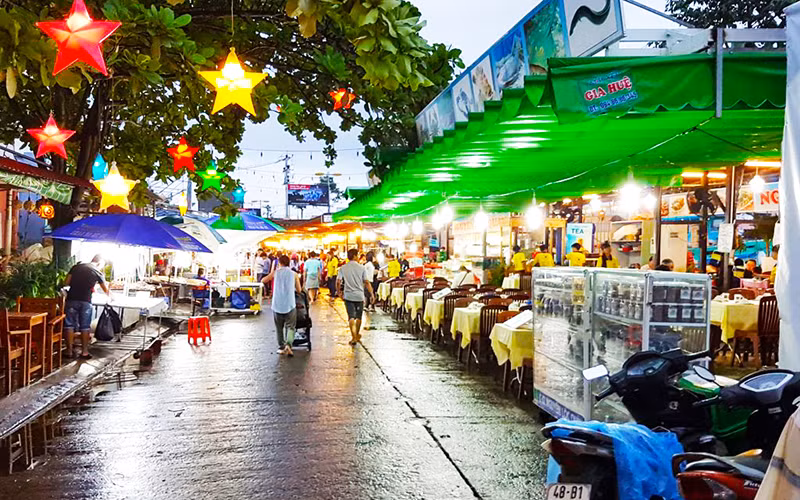 Một góc khu chợ đêm trên huyện đảo Phú Quốc. Ảnh: Cổng thông tin điện tử đảo Phú Quốc.