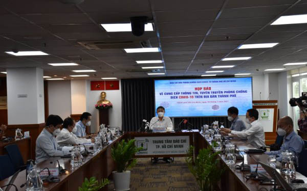 Toàn cảnh buổi họp báo.