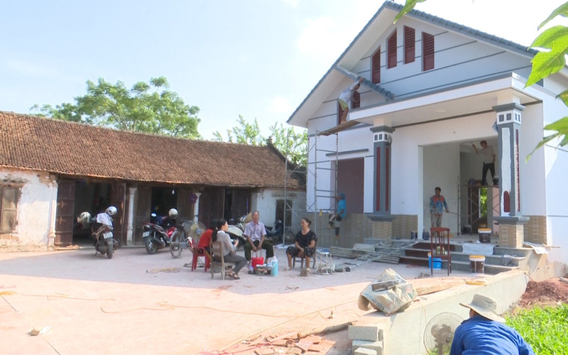 Được sự hỗ trợ của Mặt trận Tổ quốc, Hội Cựu chiến binh, bà con lối xóm, gia đình anh Nguyễn Đăng Chiến ở xóm Nam Hoàng 3, xã Thanh Ninh, huyện Phú Bình (Thái Nguyên) đã hoàn thiện ngôi nhà khang trang.