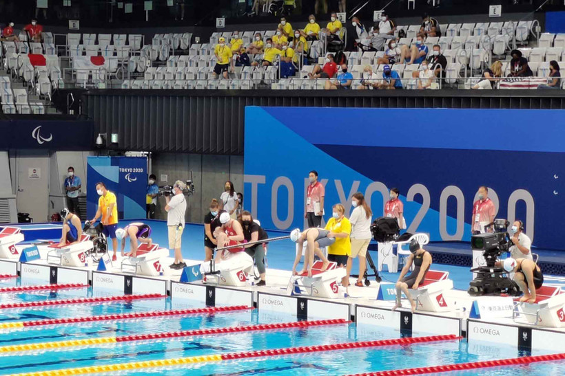 Trịnh Thị Bích Như cùng các vận động viên tranh tài. (Ảnh: TTXVN)