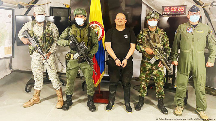 Trùm ma túy Colombia Dairo Antonio Úsuga (giữa). Ảnh: DW