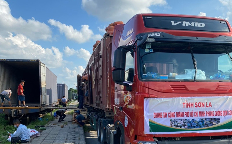 Sơn La thể hiện tấm lòng chia sẻ với TP Hồ Chí Minh bằng việc ủng hộ 105 tấn nông sản. Ảnh: Bộ Công thương