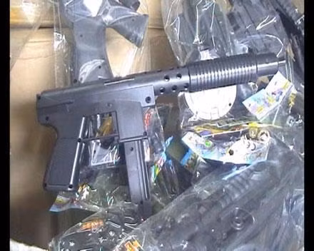 Đồ chơi đang tạm giữ tại Đội cảnh sát kinh tế.