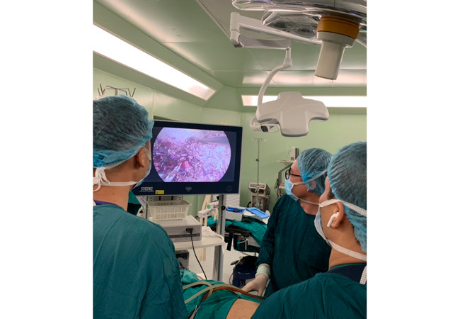 Ứng dụng công nghệ cao từ xã hội hóa y tế vào điều trị giúp việc chữa bệnh hiệu quả hơn. Ảnh: MAI THANH