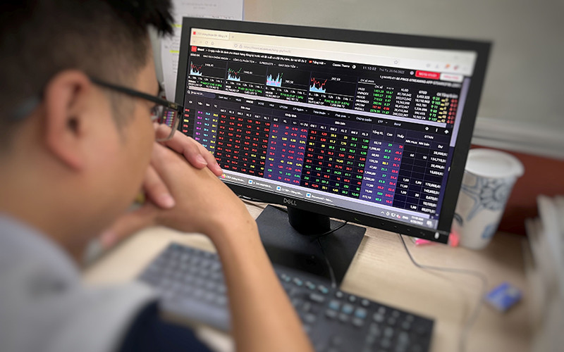 Việc lành mạnh hóa thị trường chứng khoán luôn là yếu tố tích cực nhằm bảo vệ nhà đầu tư và cả nền kinh tế. Ảnh: MINH PHÚ
