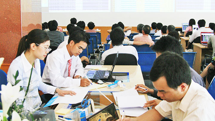 Thị trường chứng khoán là kênh huy động vốn trung và dài hạn quan trọng cho nền kinh tế. Ảnh: LÊ MINH