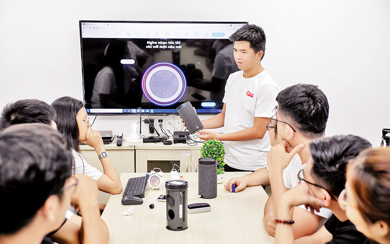 Ðội ngũ kỹ sư của OLLI nghiên cứu, phát triển sản phẩm.