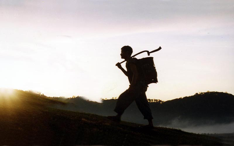 Đôi chân huyền thoại vượt núi, băng rừng.