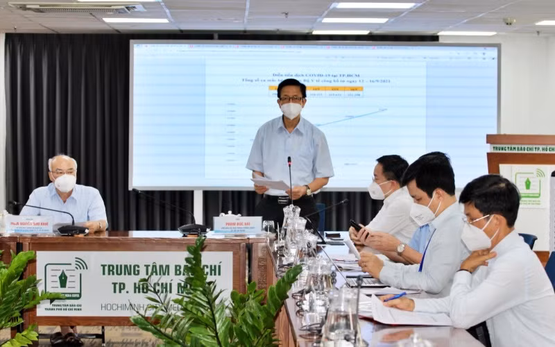 Toàn cảnh buổi họp báo.