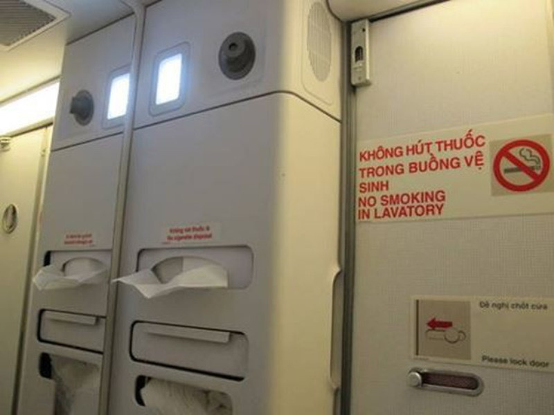 Cảnh báo không hút thuốc trên máy bay.