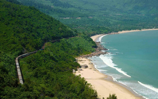 Tàu Thống Nhất lọt tốp 10 tuyến tàu đẹp nhất thế giới