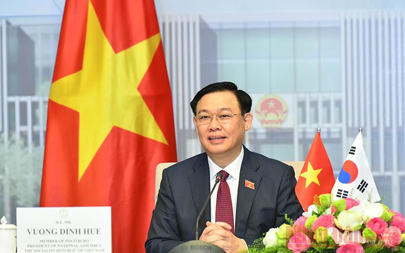 Chủ tịch Quốc hội Vương Đình Huệ phát biểu tại buổi hội đàm. Ảnh: DUY LINH.