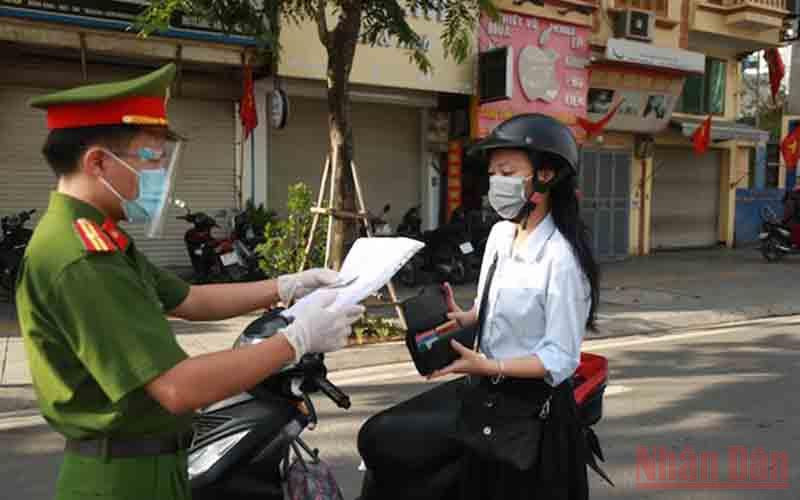 Lực lượng chức năng của thành phố sẽ tăng cường kiểm tra việc sử dụng giấy đi đường.