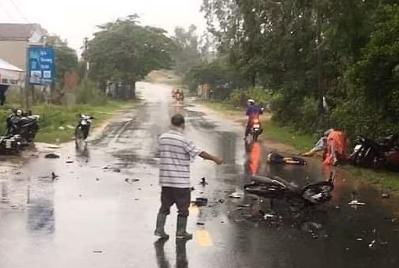 Hiện trường vụ tai nạn giao thông làm 3 người thiệt mạng.