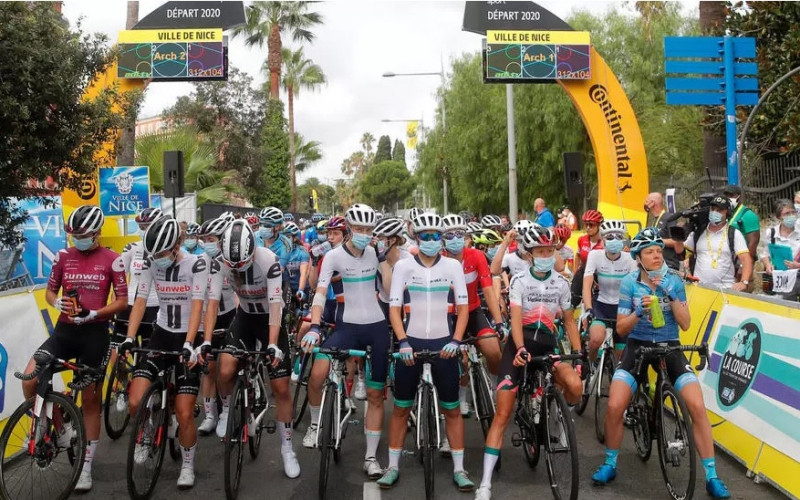 Các tay đua chuẩn bị xuất phát từ thành phố Nice.