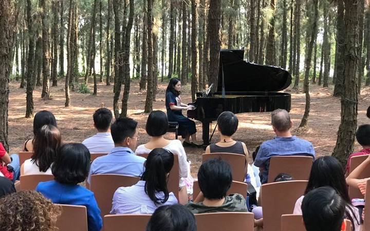 Trang Trịnh trong concert giữa rừng.
