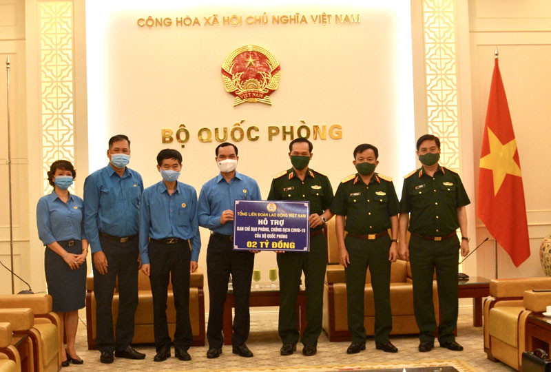 Tri ân những người lính trên tuyến đầu phòng, chống dịch Covid-19