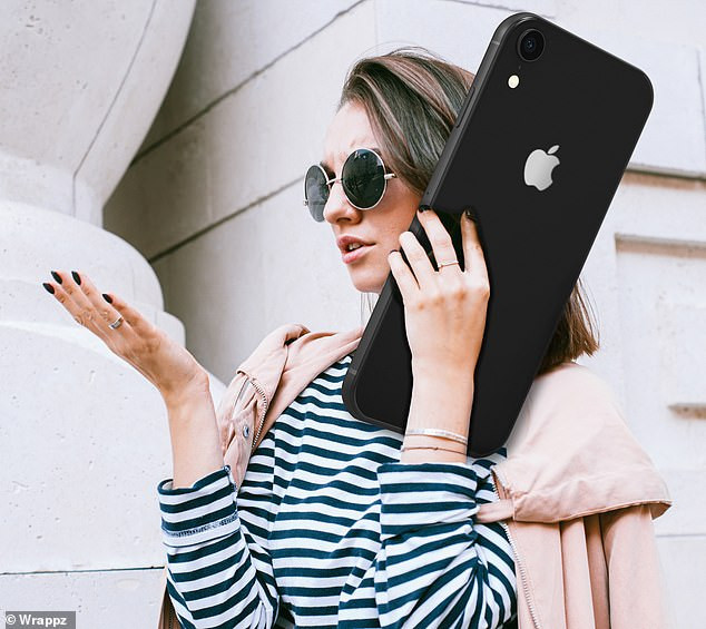 Nếu Apple tiếp tục tăng kích thước iPhone của mình lên 5% mỗi năm, thì đến năm 2040, thiết bị này phổ biến sẽ là 44,5 cm.