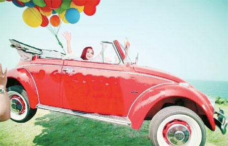 Ðể chiếc ô-tô này bay lên không trung, Vy Oanh đã phải chi tiền tỷ.