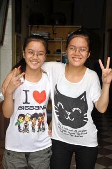 Hai chj em Mỹ Linh và Khánh Linh.