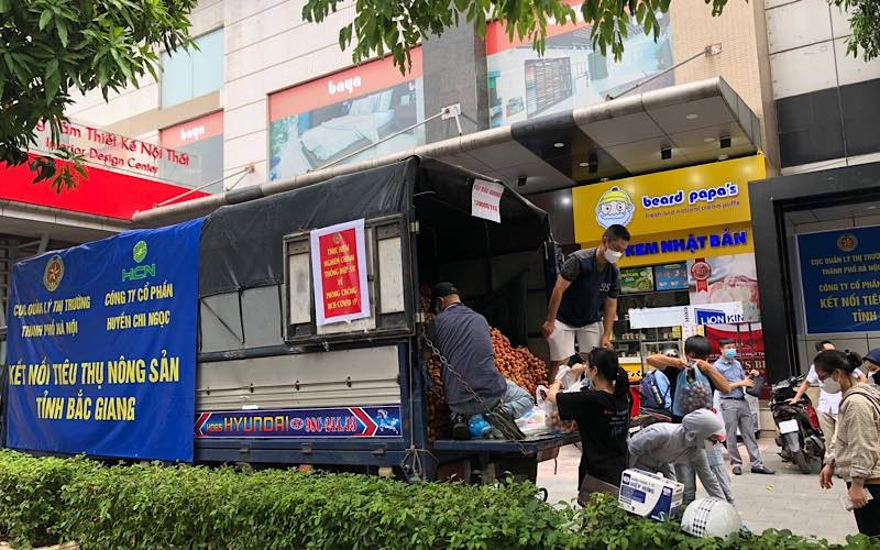 Quản lý thị trường Hà Nội hỗ trợ tiêu thụ vải Bắc Giang