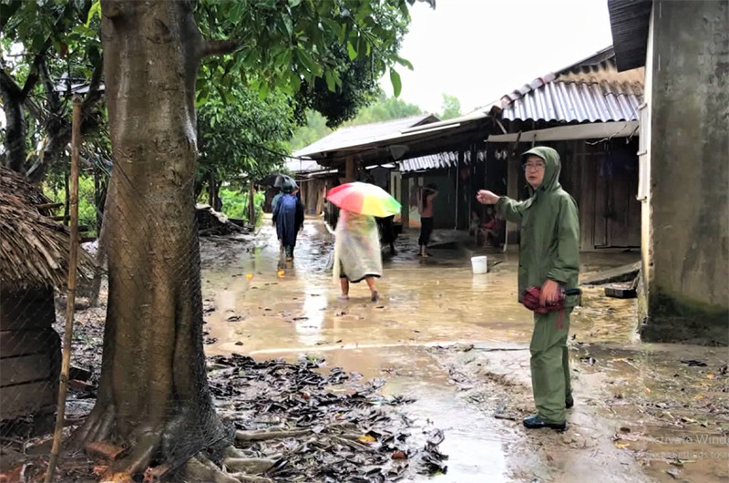 Các hộ dân sinh sống trong lòng hồ thủy lợi Krông Pách Thượng buộc phải di dời phục vụ thi công công trình. 