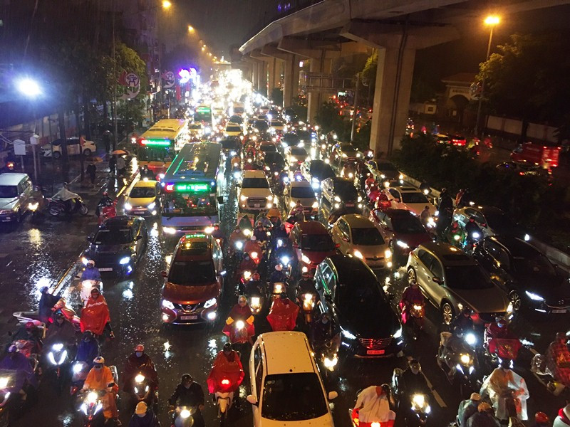 Nhiều tuyến phố tại Hà Nội thường xuyên ùn tắc vào giờ cao điểm trong thời gian gần đây.