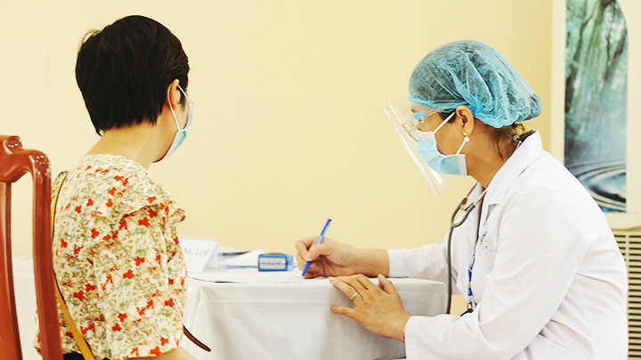 Điều trị hậu Covid-19 cần tuân thủ chỉ định của bác sĩ. Ảnh: NAM ANH