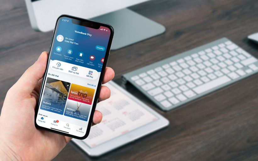 Khách hàng có thể gửi tiết kiệm mọi lúc, mọi nơi trên VietinBank iPay với ưu đãi lãi suất đến 0,4% một năm so với lãi suất niêm yết. (Ảnh: VietinBank)