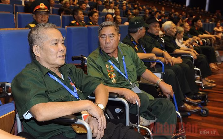 Các đại biểu tại “Gặp mặt tuyên dương thương binh nặng tiêu biểu toàn quốc năm 2019” (Ảnh: Đăng Khoa).
