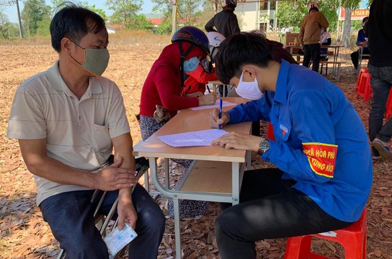 Các ngành chức năng xã Hòa Phú, thành phố Buôn Ma Thuột khẩn trương truy vết các trường hợp liên quan đến ca dương tính với SARS-CoV-2 ở Gia Lai.