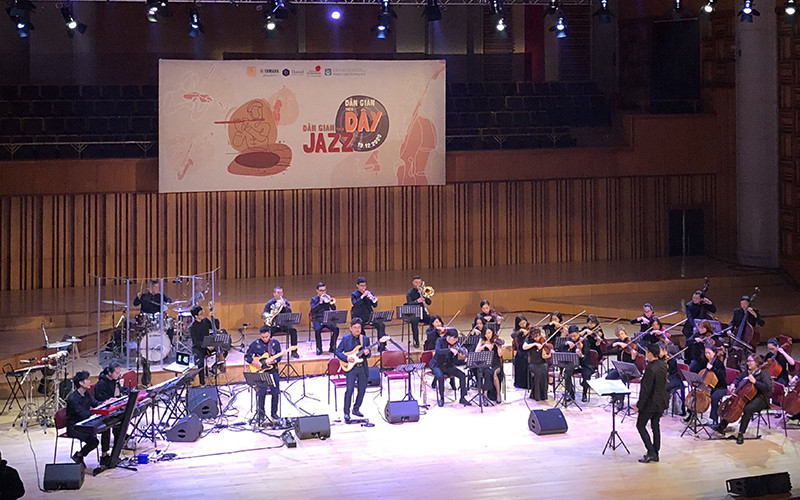  Một tiết mục trong đêm nhạc “Dân gian trên jazz/ Dân gian trên dây”.