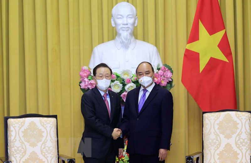 Chủ tịch nước Nguyễn Xuân Phúc tiếp ông Yoon Dae Hee, Chủ tịch Quỹ bảo lãnh tín dụng Hàn Quốc (KODIT). (Ảnh: TTXVN)