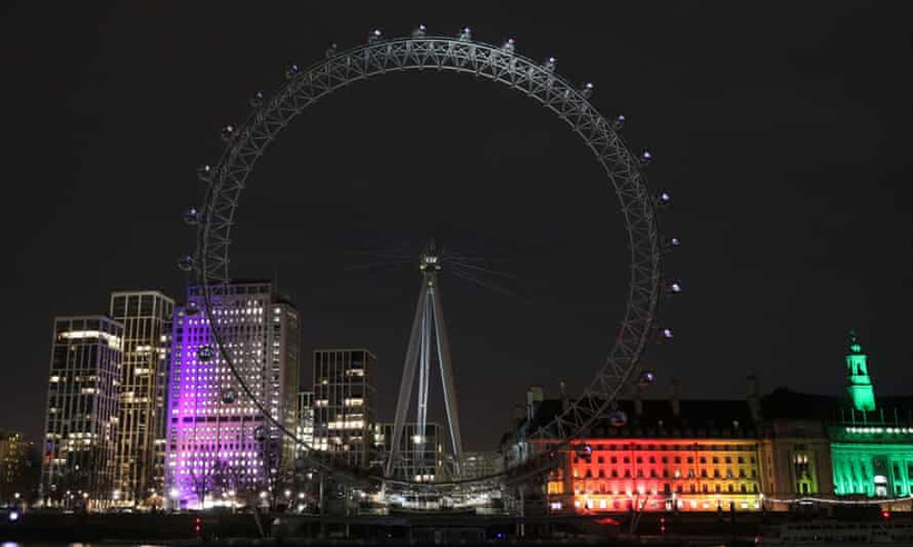  London Eye tắt đèn trong Giờ Trái đất vào tối thứ Bảy, 27-3 để thể hiện sự ủng hộ đối với môi trường. Ảnh: Yui Mok / PA.