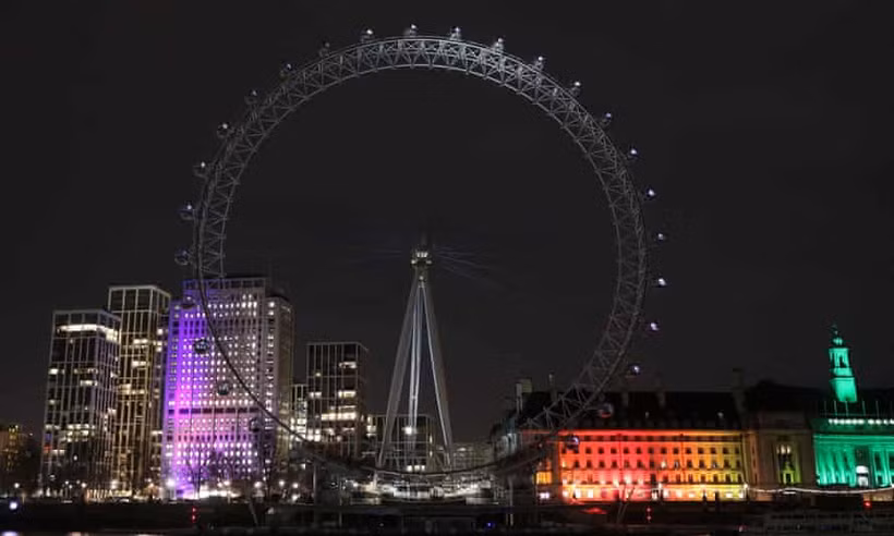  London Eye tắt đèn trong Giờ Trái đất vào tối thứ Bảy, 27-3 để thể hiện sự ủng hộ đối với môi trường. Ảnh: Yui Mok / PA.