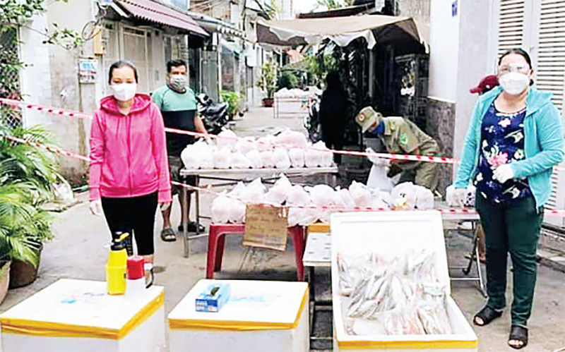 Những phần cá nghĩa tình từ Quảng Bình đã đến tay người dân nơi đang phong tỏa tại TP Hồ Chí Minh. Ảnh: CLB du lịch Quảng Bình