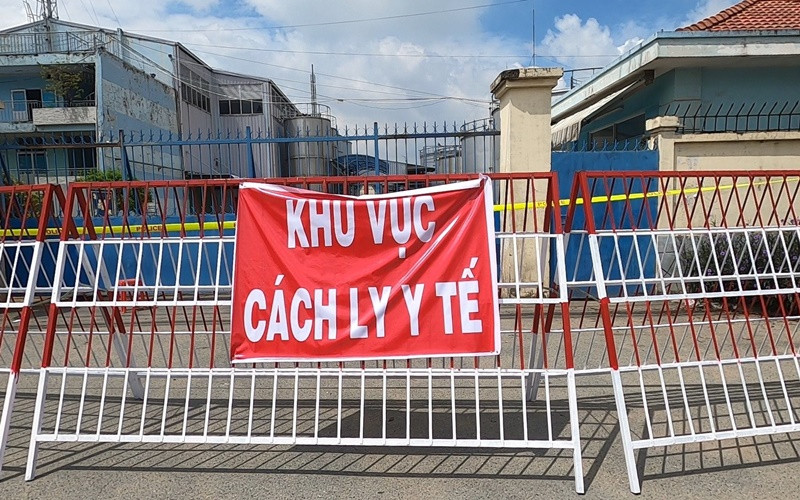 Phong tỏa khu vực có ca mắc Covid-19 trong doanh nghiệp ở thành phố Thuận An, tỉnh Bình Dương. 