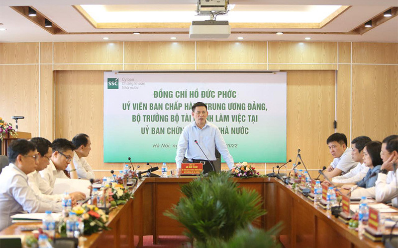 Bộ trưởng Tài chính Hồ Đức Phớc phát biểu chỉ đạo tại buổi làm việc ngày 30/6. (Ảnh: UBCKNN)