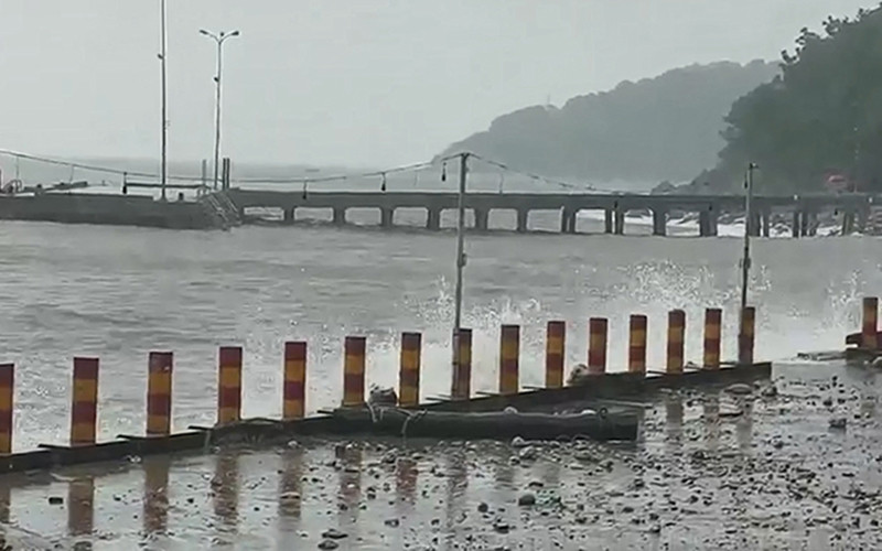 Tại đảo Cù Lào Chàm đã có gió cấp 7-8, giật cấp 9-10. 