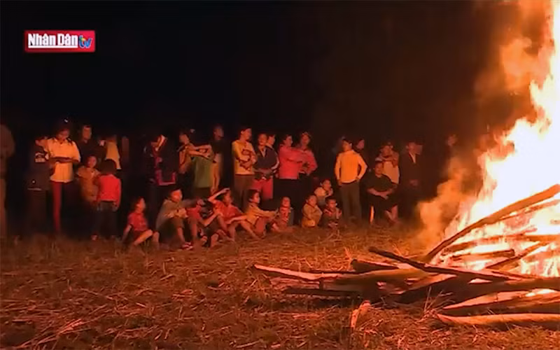 Lễ nhảy lửa của dân tộc Pà Thẻn