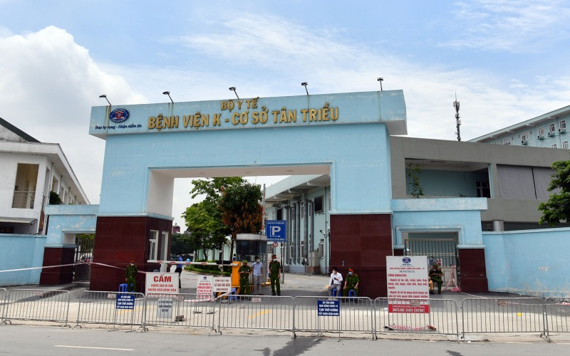 5 giờ ngày 7-5, khi nhận được báo cáo từ Bệnh viện K, Bộ Y tế đã chỉ đạo ngay việc đóng cửa 3 cơ sở của bệnh viện, theo tinh thần "nội bất xuất, ngoại bất nhập", đồng thời kết hợp UBND TP Hà Nội, đặc biệt là Sở Y tế, triển khai các biện pháp khẩn trương truy vết.