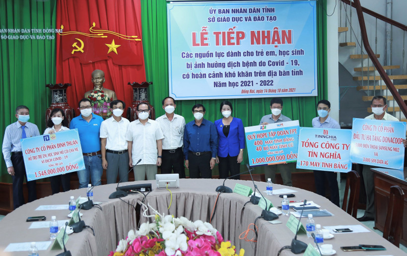 Ngành giáo dục tiếp nhận hỗ trợ của doanh nghiệp cho trẻ em, học sinh mồ côi cha mẹ vì dịch Covid-19.