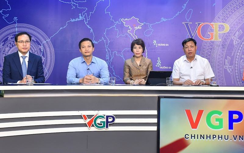 Tham dự Tọa đàm có đại diện lãnh đạo Bộ Y tế, Bộ Kế hoạch và Đầu tư, tỉnh Bắc Ninh, Đồng Nai và Tổ hợp Samsung Việt Nam, Nestlé Việt Nam. (Ảnh VGP/Nhật Bắc)