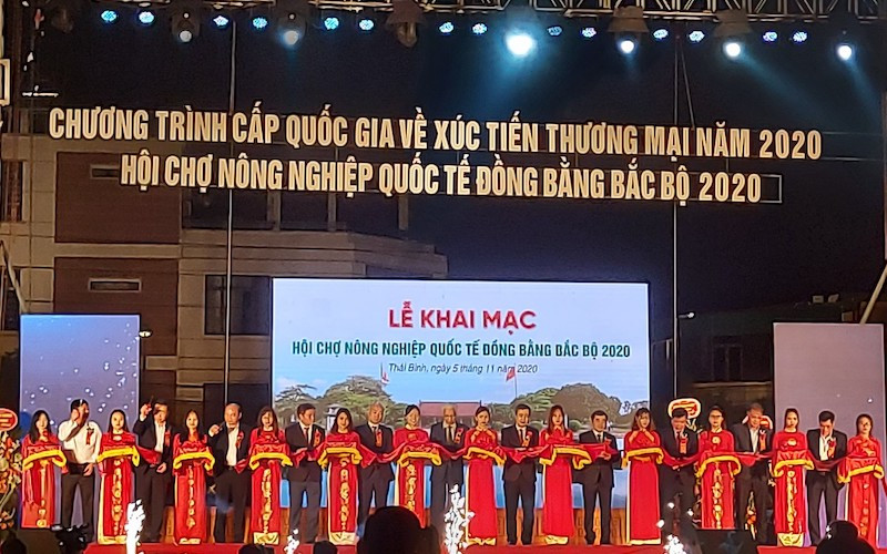 Cắt băng khai trương hội chợ nông nghiệp quốc tế đồng bằng Bắc Bộ lần thứ 15.