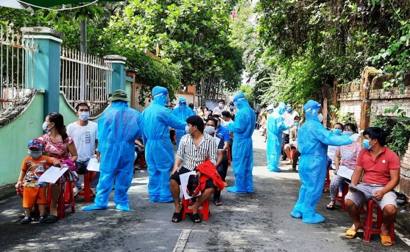 Chuẩn bị tiêm vaccine cho người dân.