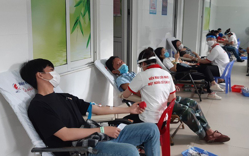 Hiến máu tình nguyện tại Trung tâm Tim mạch.