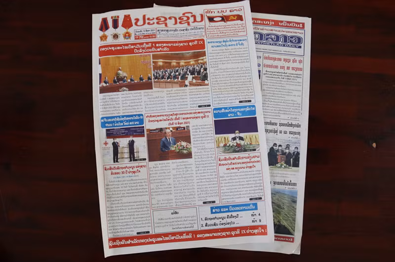 Báo chí Lào ngày 12/8 nhận định chuyến thăm Lào của Chủ tịch nước Nguyễn Xuân Phúc góp phần nâng tầm quan hệ Việt - Lào.